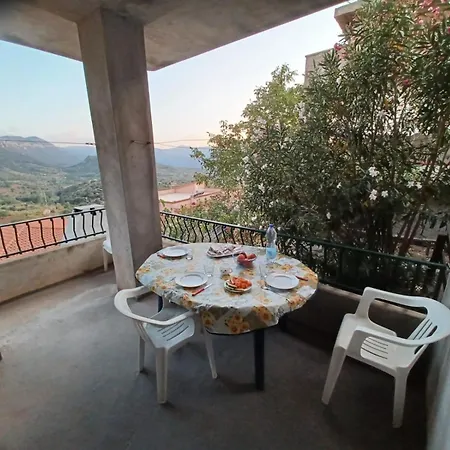 Casa Sacu, Tra Mare E Montagna